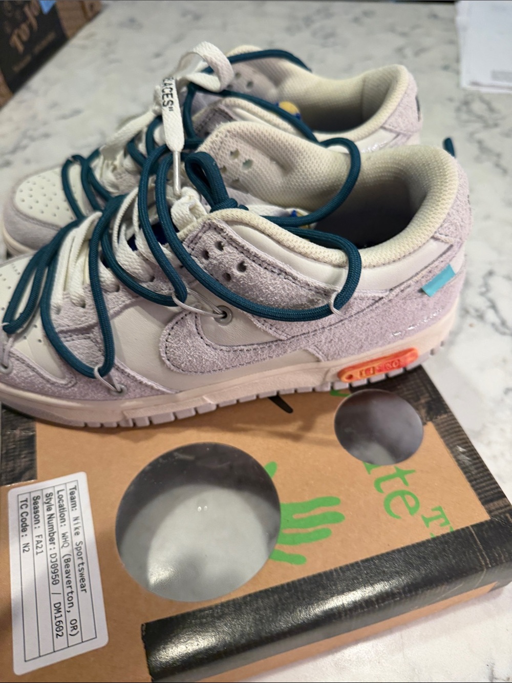 Women’s Nike Dunk Size 7.5 - Picture 3 of 8